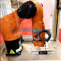 Промышленная регуляция использовала KR 6 R900-2 робота Kuka с системой зрения HK Gripper