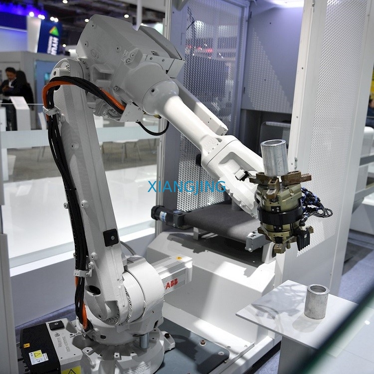 Распылите картину подержанный используемый робот IRB4400 ABB распыляет ось руки 6 робота картины