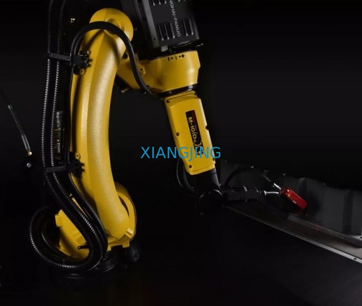 Рука Secone использовала робот m Fanuc - 10iD с R-30iB плюс регулятор для заварки
