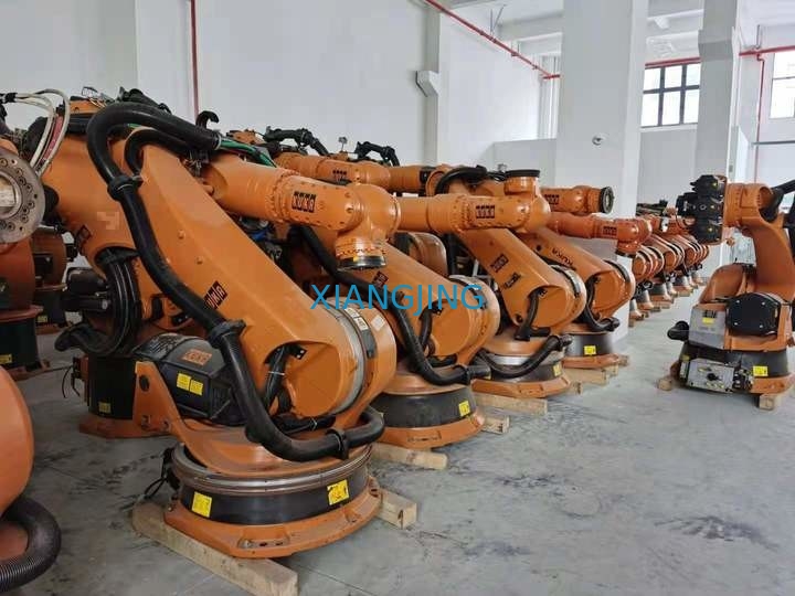 Используемая рука KUKA робота оси PA 5 KR 300-2 для выбора и места
